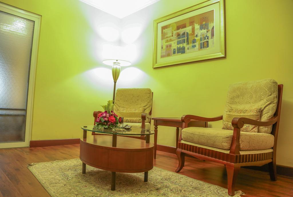 Al Muraqabat Plaza Hotel Apartments Дубай Экстерьер фото